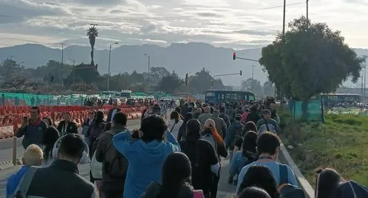 Transmilenio cierra por protestas de moteros en Bogotá: la ciudad colapsó