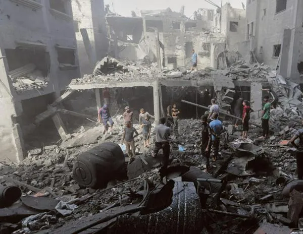 Israel lanza nuevos ataques en Gaza pese a la tregua; Hamás anuncia que entregará otros dos rehenes muertos