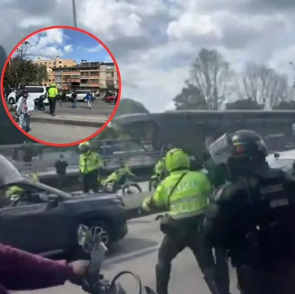 Momento en el que la Policía captura a unos motociclistas que atacaron a un funcionario, en medio de los bloqueos en Bogotá