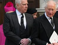 Carlos III despoja a su hermano Andrew de todos sus títulos y lo expulsa de su residencia real