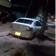 Desbordamiento río en Belén, Boyacá: videos del agua se llevó hasta los carros