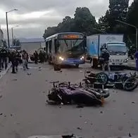 Dos motociclistas murieron en duro accidente Bogotá: hay varios vehículos