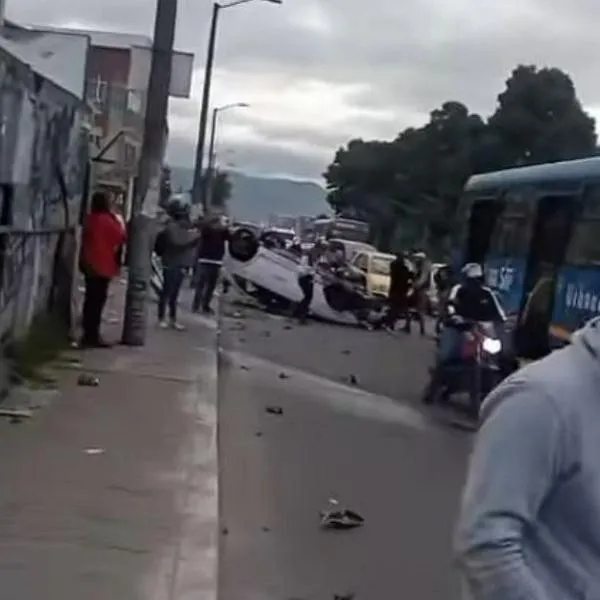 Así quedaron los vehículos involucrados en un accidente en Bogotá, que dejó a dos motociclistas sin vida