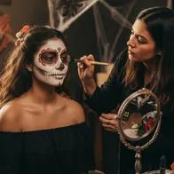 Riesgos del maquillaje de disfraces y cómo proteger la piel en Halloween hoy