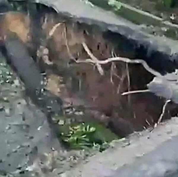 Así quedó la vía Bogotá-Bucaramanga por unos cráteres que aparecieron en la carretera. Hubo cierre total del tramo