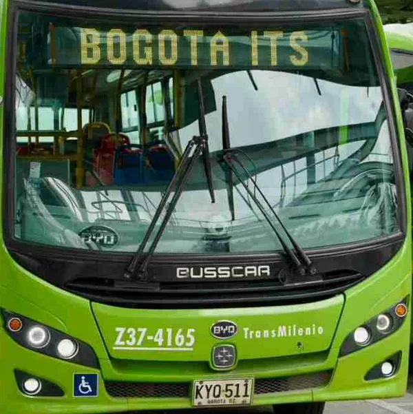 Galán anuncia convenio con el Gobierno Petro para ampliar la flota de buses eléctricos en Bogotá