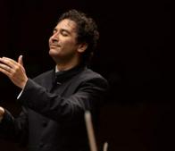 Andrés Orozco, director de música que dirige con el cuerpo y se va de gira por España con Orquesta de Italia