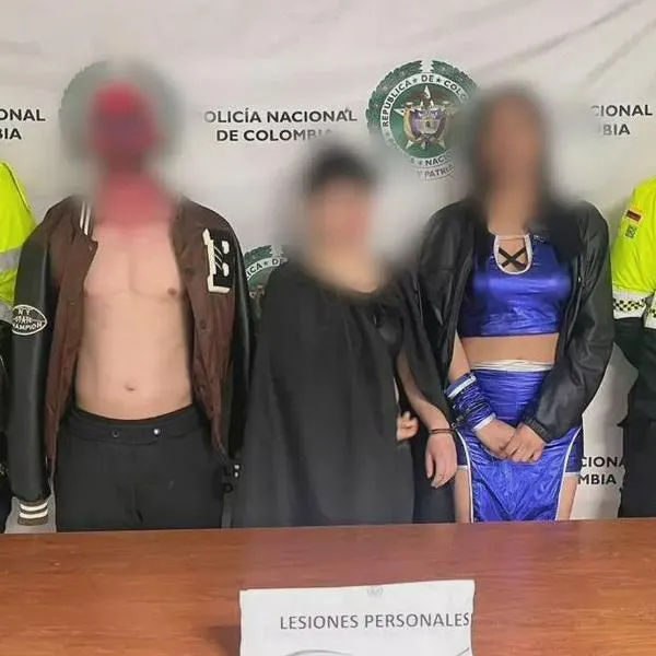 Imagen de la captura de los involucrados en la muerte de Jaime Esteban Moreno, estudiante de la Universidad de los Andes. Las mujeres fueron liberadas