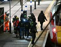 En Inglaterra, un ataque en un tren con arma blanca deja 10 heridos