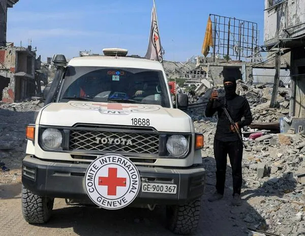 Israel recibe de la Cruz Roja los restos de tres rehenes en Gaza