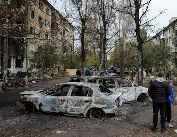 Nuevos bombardeos rusos en Ucrania matan al menos seis personas, incluidos dos niños