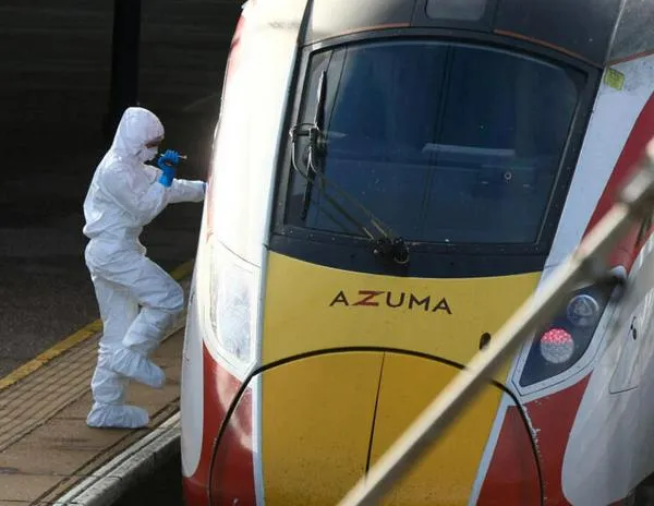 Reino Unido: imputan diez cargos de intento de asesinato a detenido tras apuñalamiento múltiple en un tren