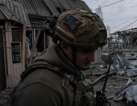 Zelenski visita a las tropas que luchan por contener los ataques rusos en Pokrovsk