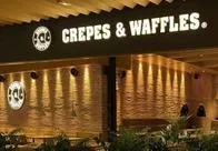 Altercado en Crepes & Waffles: pareja gay que se besó acusa a madre de familia