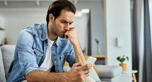 Cómo es estafa en WhatsApp por compartir pantalla para robo de datos personales