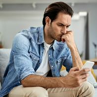 Cómo es estafa en WhatsApp por compartir pantalla para robo de datos personales