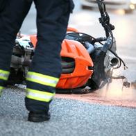 Grave accidente en el sur de Bogotá: motociclista murió al ser arrollado por un camión. La vía tuvo que ser cerrada por varios minutos. 