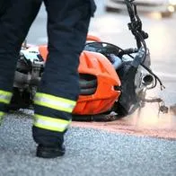 Grave accidente en el sur de Bogotá: motociclista murió al ser arrollado por un camión. La vía tuvo que ser cerrada por varios minutos. 