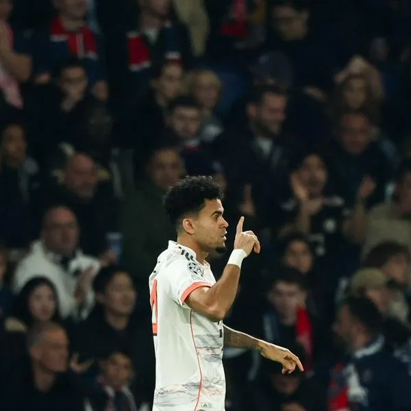 Luis Díaz celebrando su gol en el partido de Bayern Múnich contra PSG por Champions League
