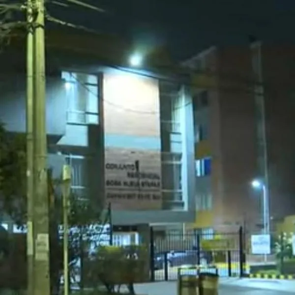 Niño cayó desde un sexto piso de edificio en Bogotá y mientras su padre compraba un perro caliente. Milagrosamente se salvó el menor. 