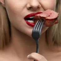 Foto comer carne, en nota de qué cambios produce dejar de comer carne en organismo según estudios científicos