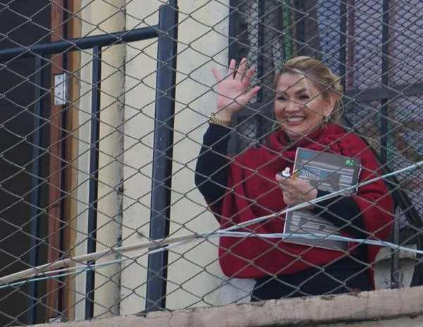 Supremo de Bolivia anula sentencia de 10 años contra la expresidenta Jeanine Áñez y ordena liberarla