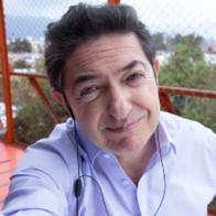 El actor Ernesto Benjumea atacó al precandidato presidencial Abelardo de la Espriella y el empresario Alfredo Villaveces lo defendió.