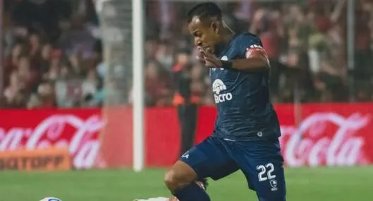 Sebastián Villa durante la final de Independiente Rivadavia vs. Argentinos Juniors por la Copa de Argentina