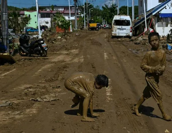 Filipinas: el tifón Kalmaegi causa más de 140 muertos antes de seguir hacia Vietnam