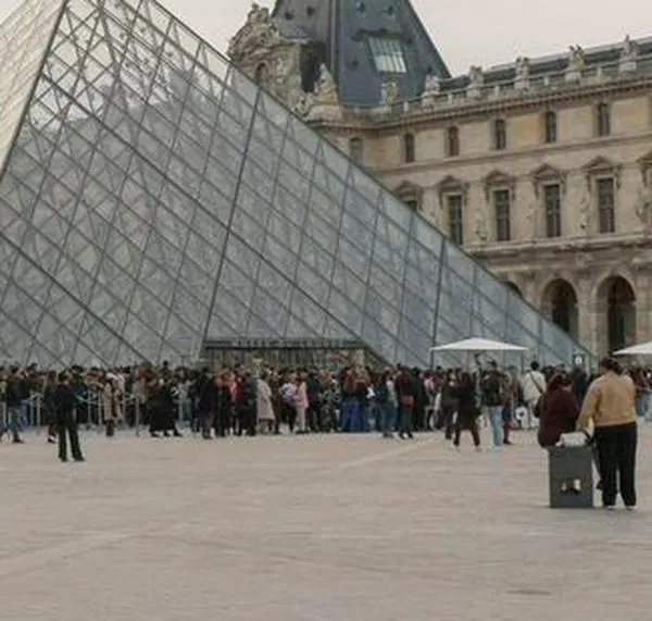 Tribunal de Cuentas de Francia criticó al Louvre por invertir más en obras que en seguridad