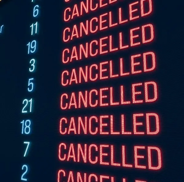 Aterrizan a viajeros con anuncio de más de 3.500 vuelos afectados por cancelaciones en 40 aeropuertos de Estados Unidos. 