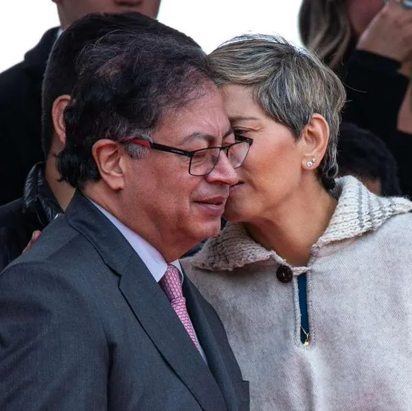 Por qué denunciaron a Gustavo Petro tras revelar separación con Verónica Alcocer