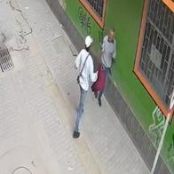 Hombre golpeó a adulto mayor y sacó cuchillo en Bogotá por pedir que no consuma
