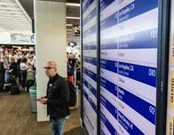 Cientos de vuelos cancelados en EE. UU. en el primer día de restricciones aéreas por el 'shutdown'