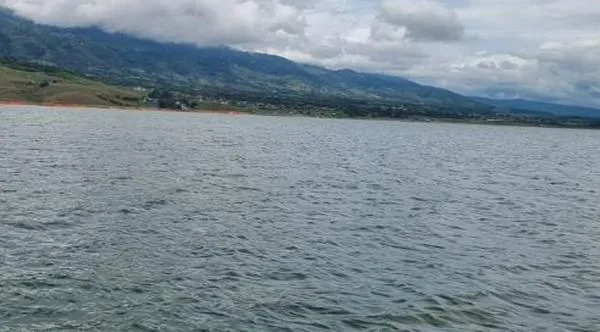 Hallan cuerpo de hombre que cayó al Lago Calima durante accidente náutico