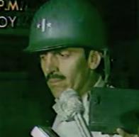 Coronel Plazas Vega reaparece por la conmemoración de la toma del Palacio de Justicia y luce diferente a sus 81 años en el exterior.