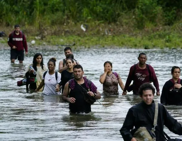 Entre la clandestinidad y el retorno: 250.000 venezolanos pierden la protección migratoria en EE. UU.