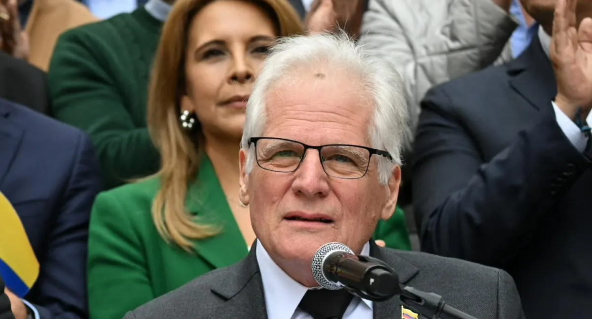 Se conocen divisiones y reclamos en Centro Democrático y Uribe Londoño está en el medio