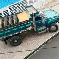 Video del momento en el que dejan la volqueta con explosivos en Tunja