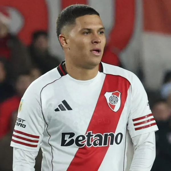 Juan Fernando Quintero tuvo pelea con periodista tras clásico Boca Juniors vs. River Plate, por críticas hacia actitud del equipo.