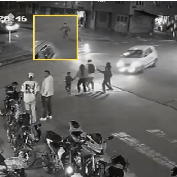 Video de accidente de taxi en Bogotá muestra cómo personas se salvan de milagro