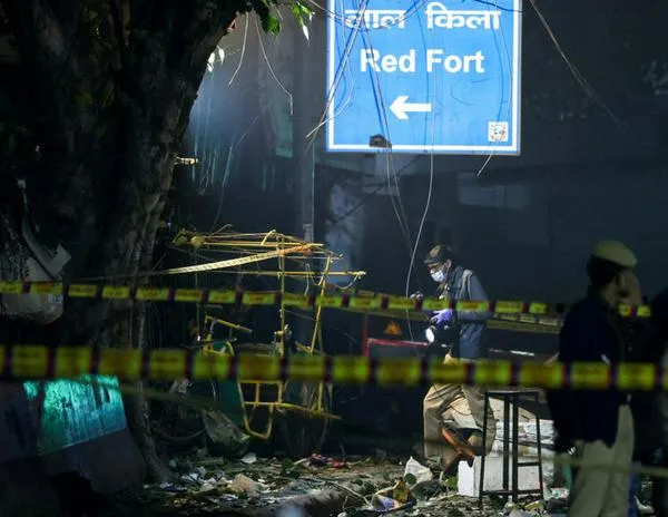 Al menos ocho muertos tras explosión de un vehículo en el emblemático Fuerte Rojo de Nueva Delhi