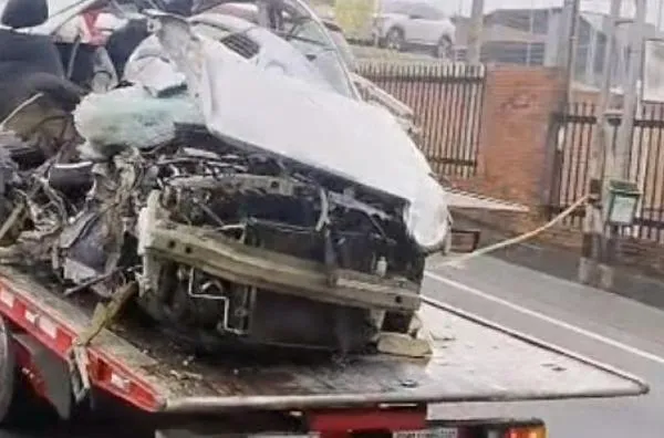 En aparatoso accidente muere joven hincha de Pereira: perdió el control del vehículo y chocó contra otro carro