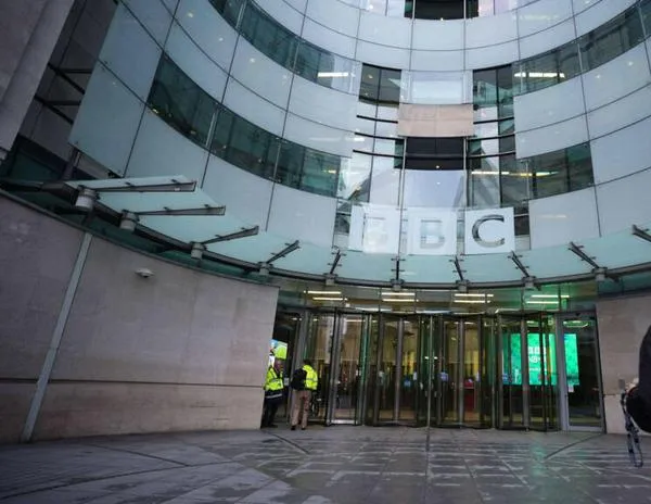 Trump amenaza a la BBC con una demanda de USD 1.000 millones tras denunciar manipulación de su discurso