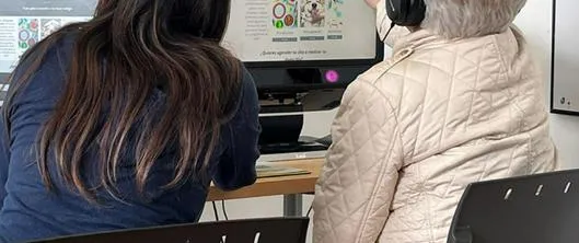 Descubrieron la mejor manera para estimular la interacción digital en adultos mayores: así funciona