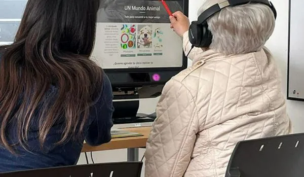 Descubrieron la mejor manera para estimular la interacción digital en adultos mayores: así funciona