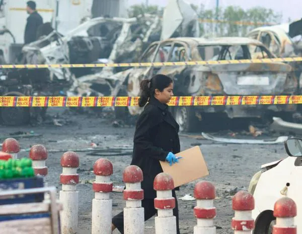 Explosión en Nueva Delhi: al menos nueve muertos; policía activa ley antiterrorista