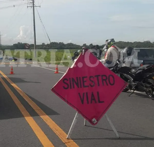 Reportan la muerte de una persona en choque de motocicleta y camión en vía Caldas - Risaralda