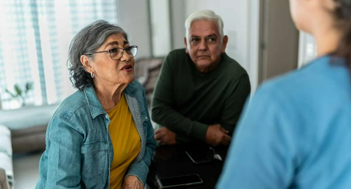 Por qué hablar varios idiomas ayuda ante el deterioro del cerebro para la vejez