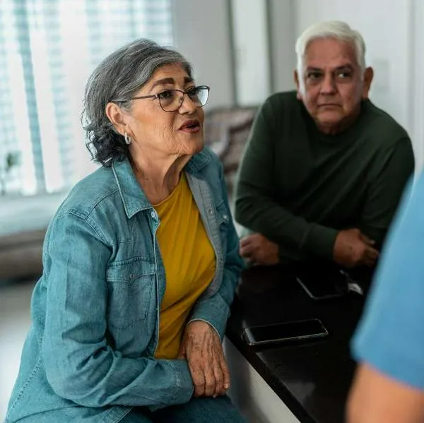 Por qué hablar varios idiomas ayuda ante el deterioro del cerebro para la vejez